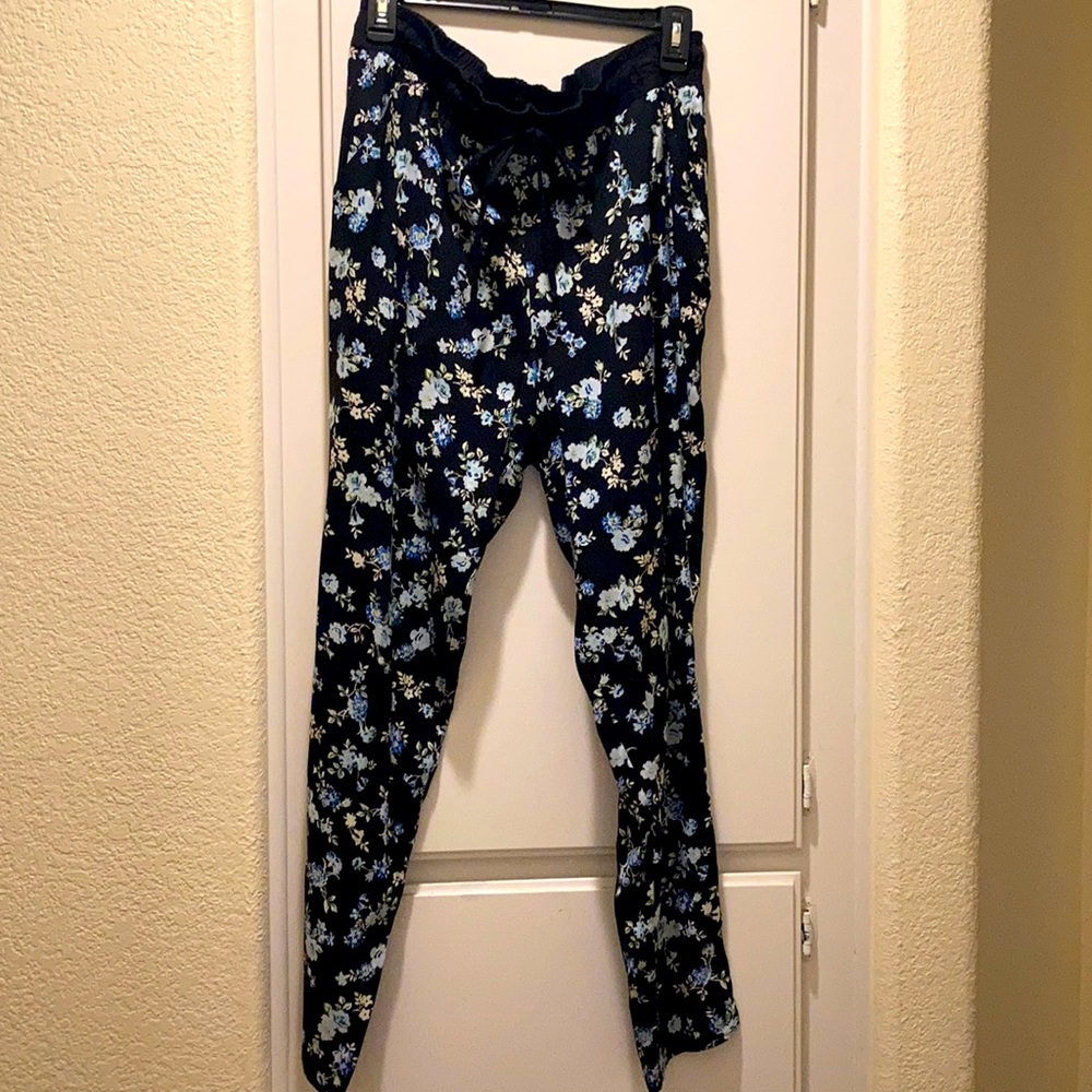 Loose fitting palazzo pant  w/ elastic waist